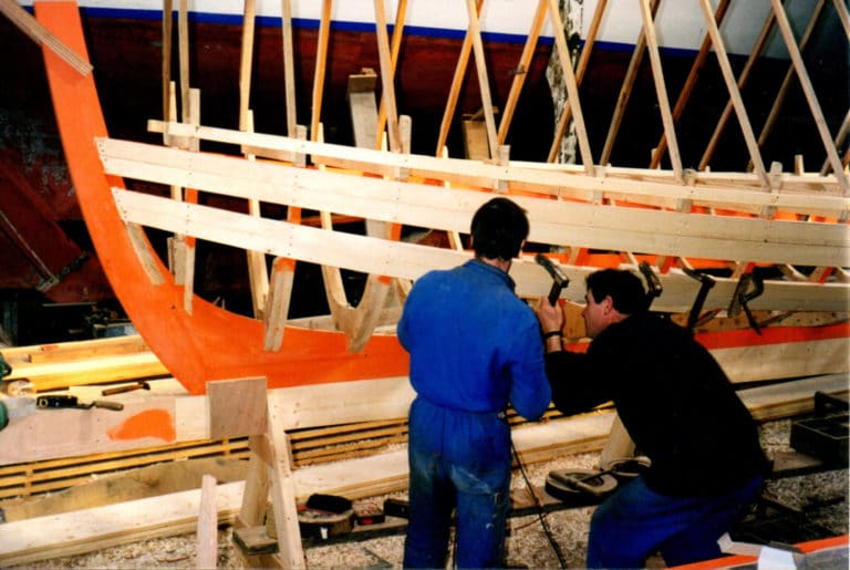 Construction et réparation de yoles