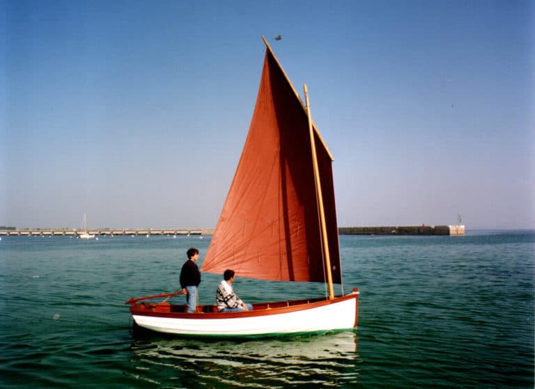 Construction de canot voile-aviron